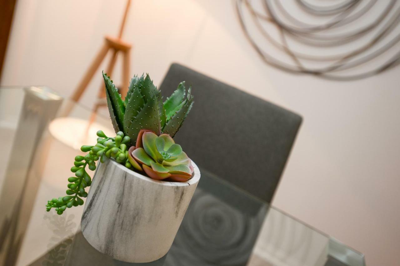نوتينغهام Brook Court - City Edge Stay Modern 2Bed Apartment المظهر الخارجي الصورة